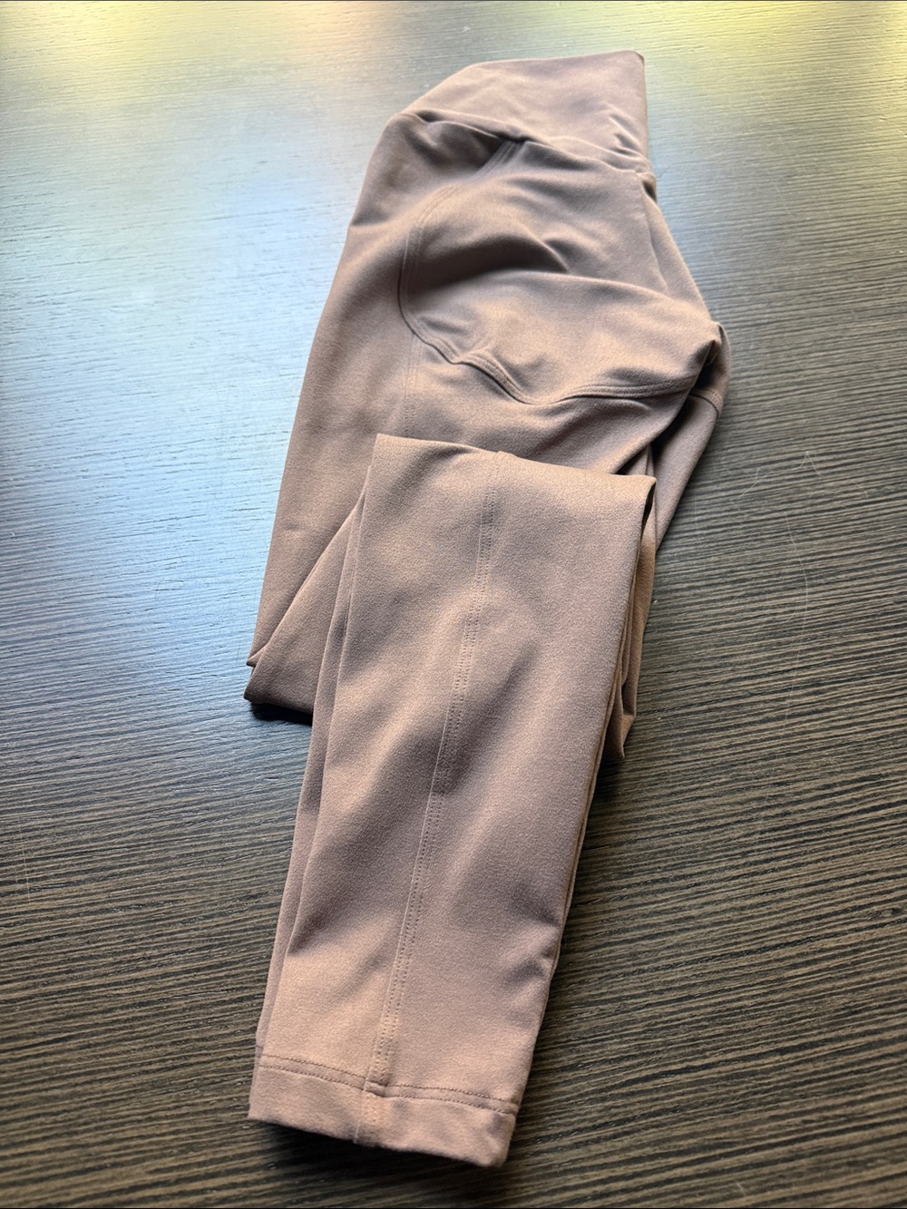 Bombshell Sportswear Dusty Rose XS Leggings Butt shaping detail.